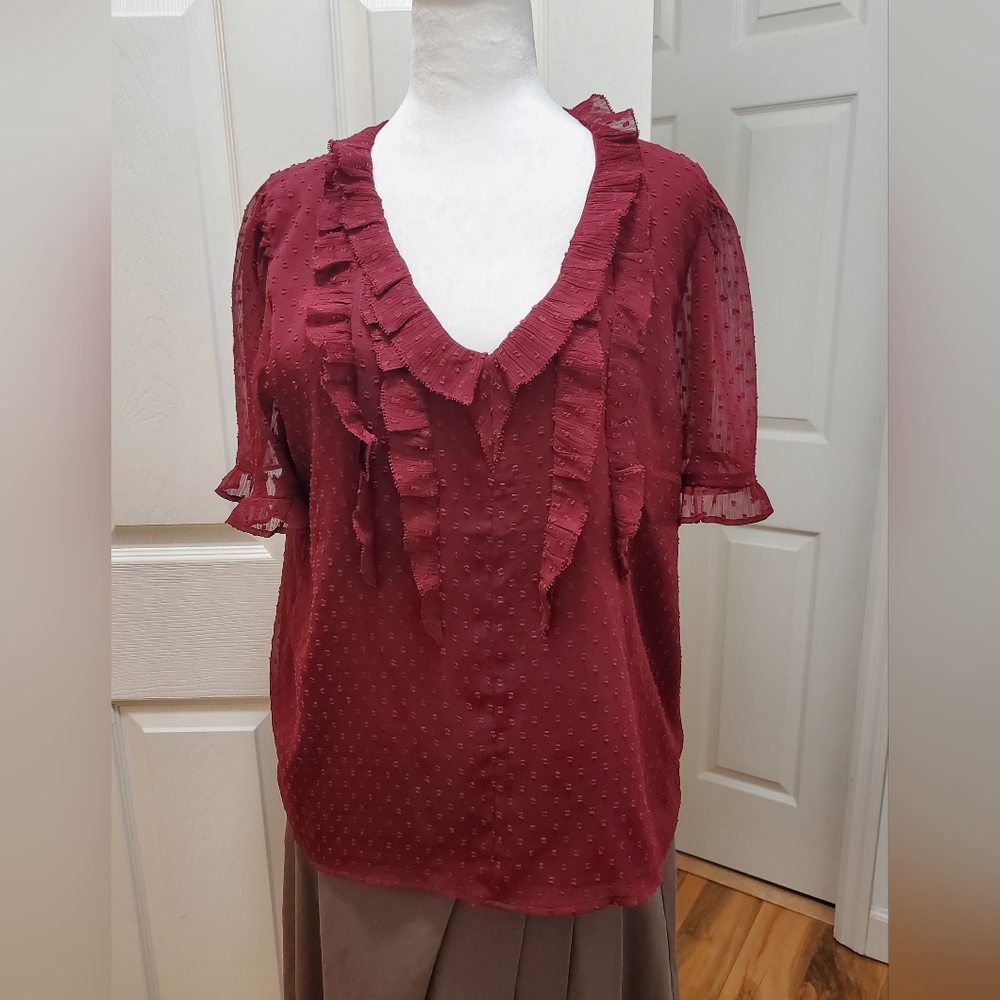 LOFT short sleeve, V-neck blouse, size L, in Burgundy